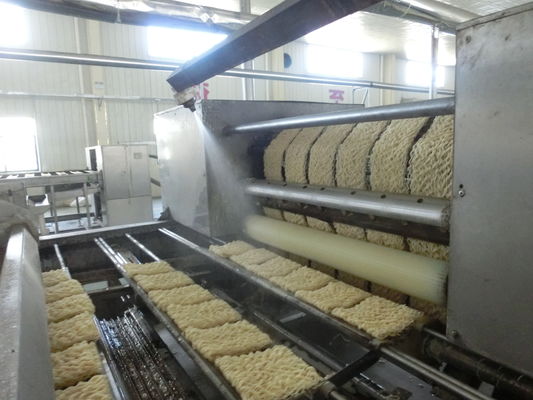 China Macarronete automático estável que faz a usina fritada máquina de macarronete imediato fornecedor